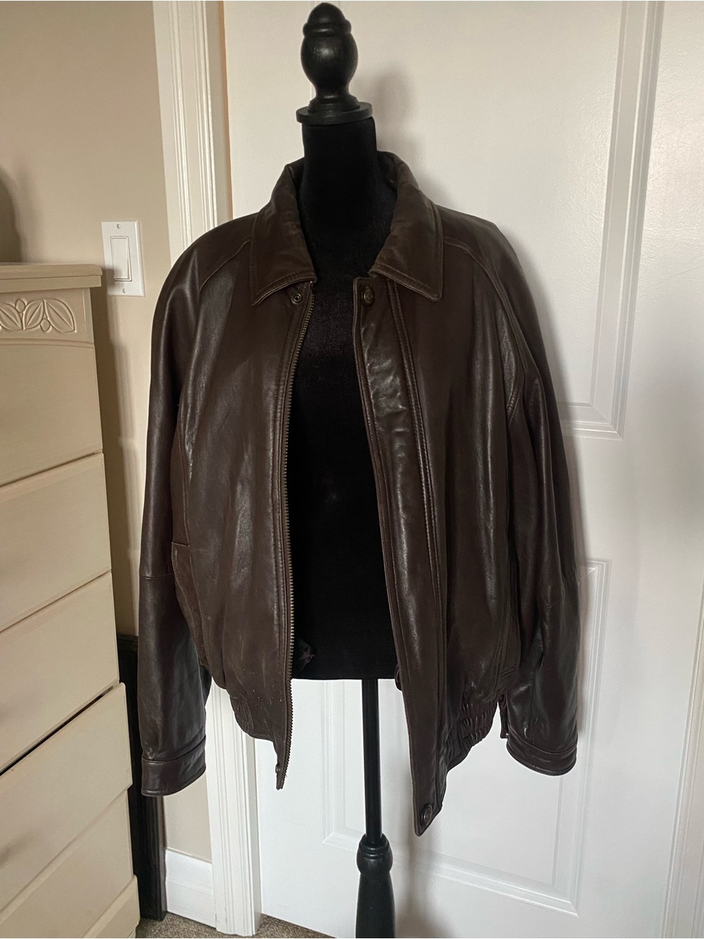 Classic Vintage Brown Danier Leather Bomber Jacket - Men’s | Size M